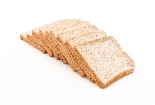 pane integrale di grano su bianco