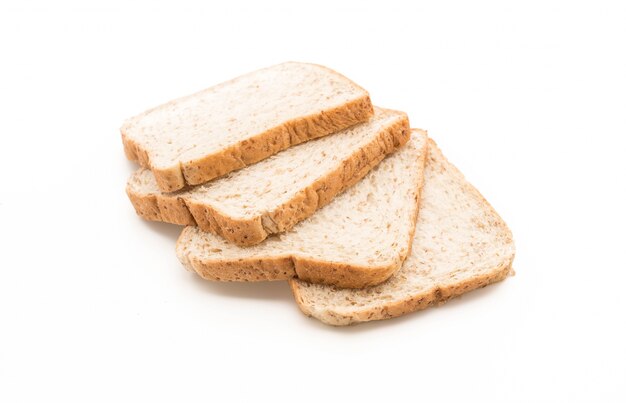 pane integrale di grano su bianco