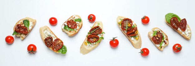 Panino con concetto di spuntino gustoso pomodoro secco