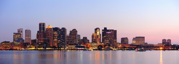 Panorama del centro di Boston al crepuscolo
