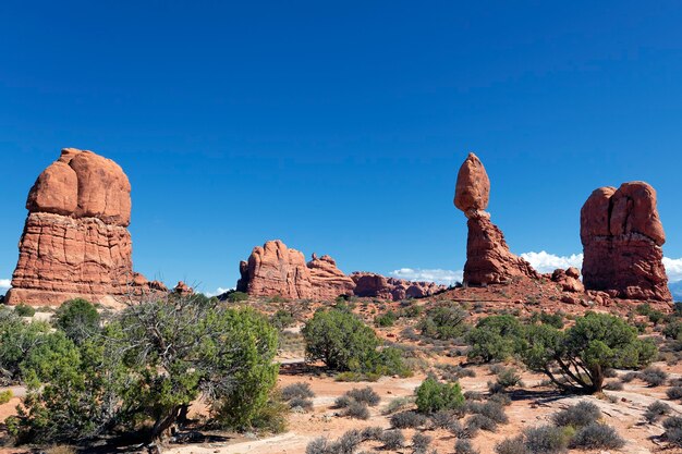 Panorama di rocce rosse famose nel parco nazionale di Arches, Utah