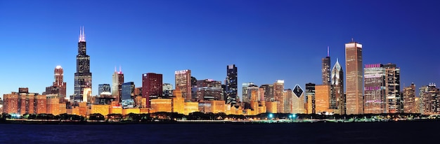 Panorama notturno di Chicago