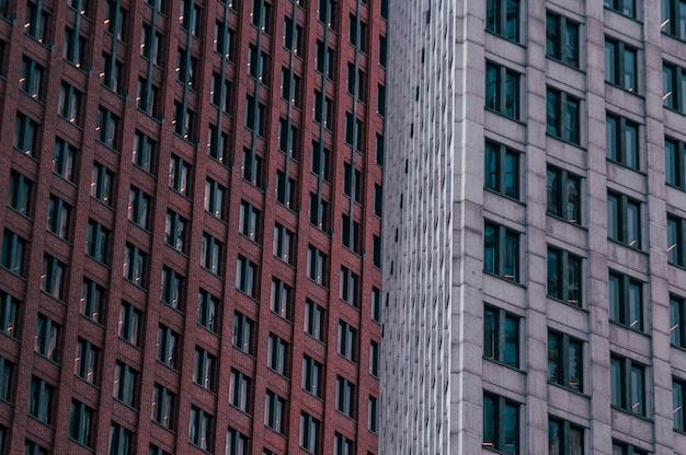 Panoramica dei grattacieli marroni e grigi