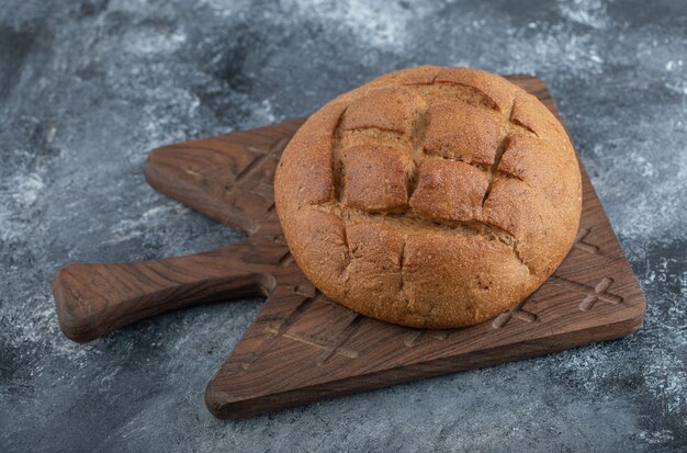 Panoramica pane di segale appena cotto. Foto di alta qualità