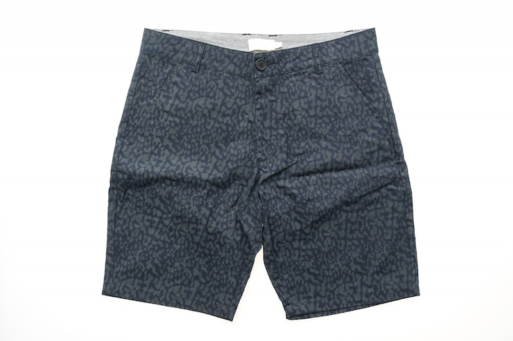Foto gratuito pantaloni casual degli uomini casuali