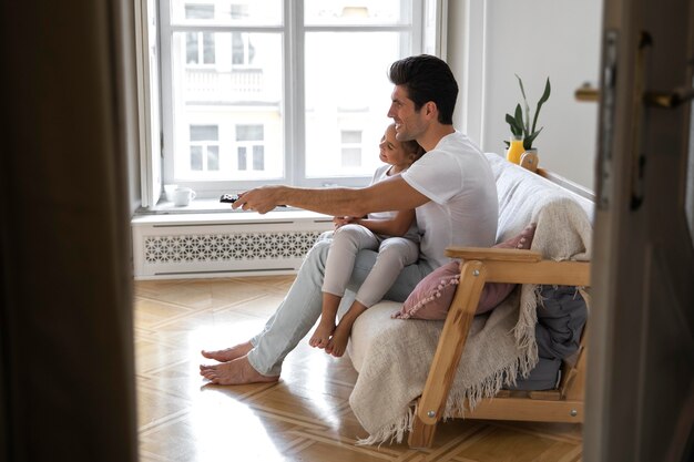 Papà passa il tempo con sua figlia