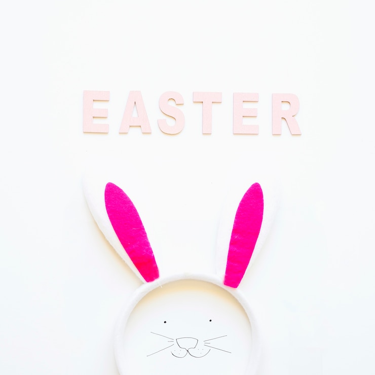Foto gratuito parola di pasqua e faccia simpatico coniglietto