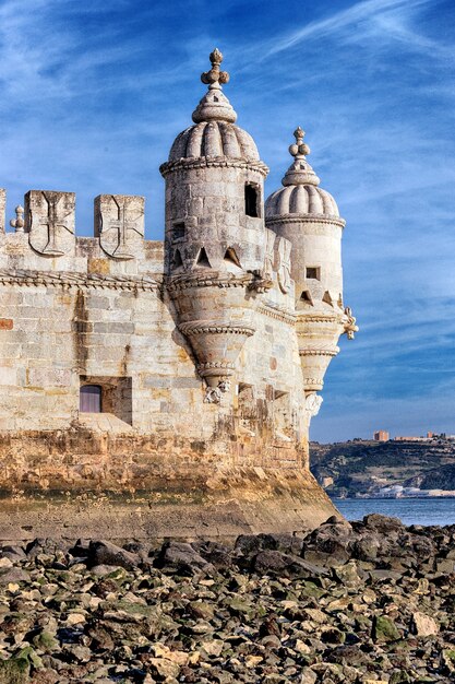 Parte della Torre di Belem in serata. Lisbona, Portogallo.