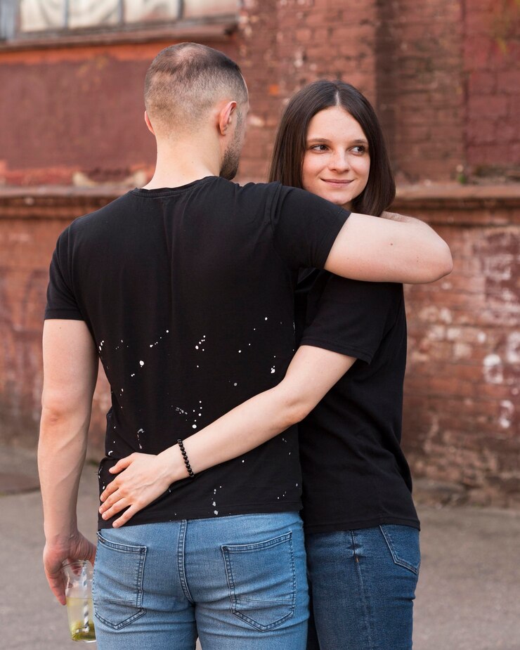 Foto gratuito partner di tiro medio che si tengono l'un l'altro