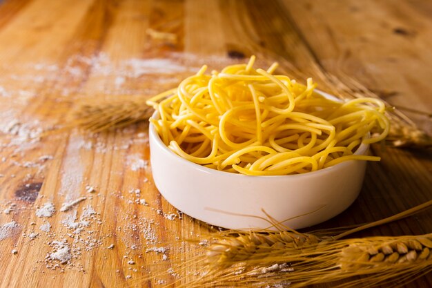 Pasta in una ciotola con grano