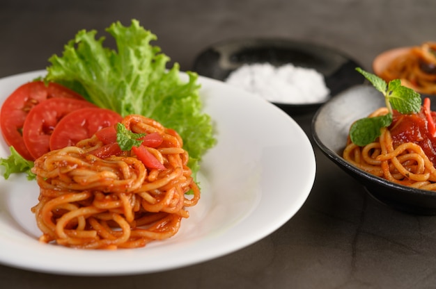 Pasta italiana appetitosa degli spaghetti con salsa al pomodoro