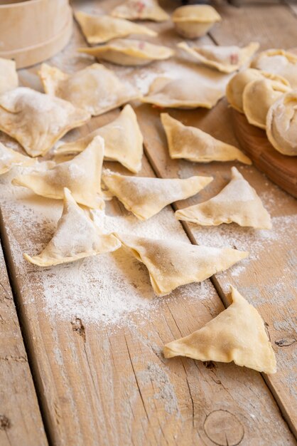 Pasta ripiena con farina spolverata