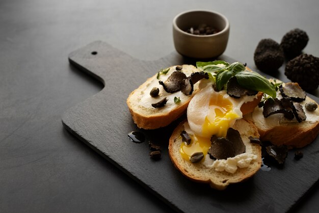 Pasto delizioso al tartufo ad alto angolo