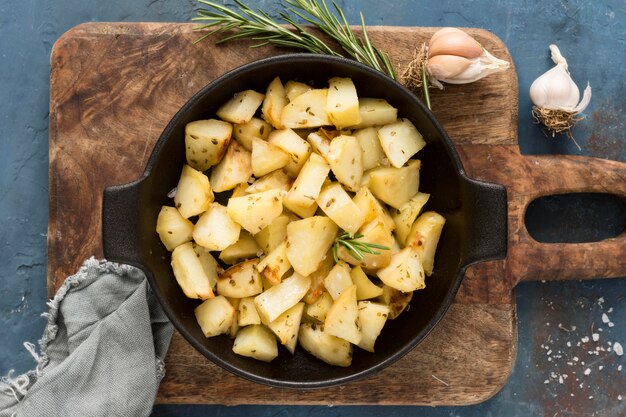 Pasto di patate sopra l'assortimento di vista