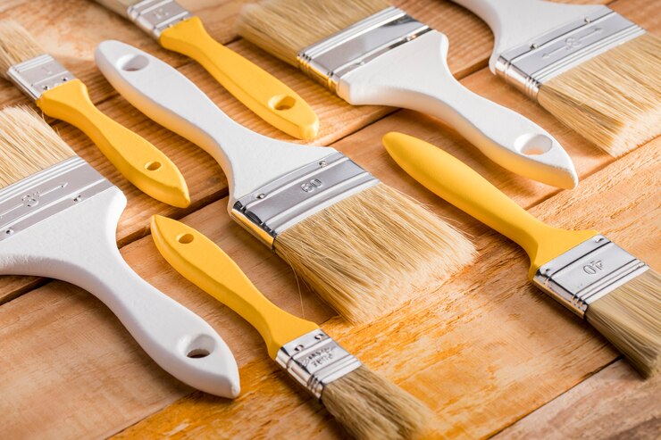 Foto gratuito pennelli per pittura ravvicinati allineati