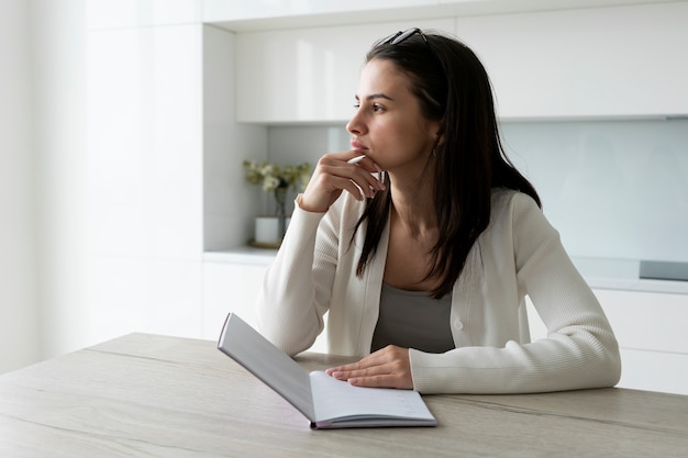 Pensiero della donna del colpo medio