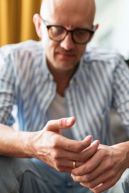 Pensiero triste dell'uomo del colpo medio