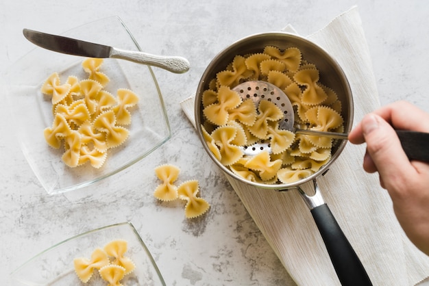 Pentola piena di pasta