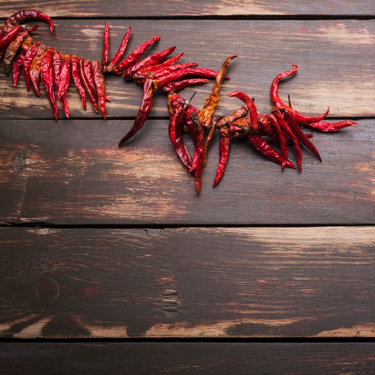 Foto gratuito peperoncino essiccato sul filo