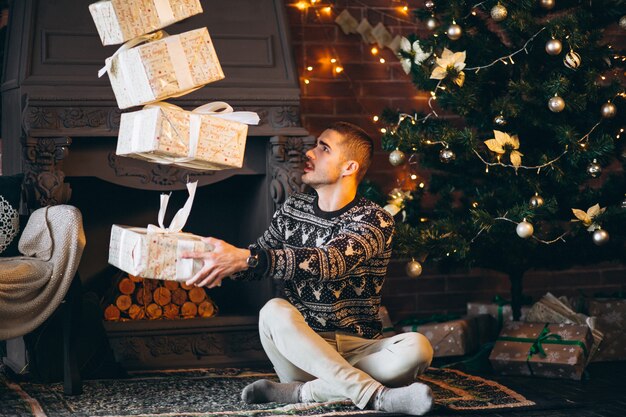 Peresents bei di natale della holding dell&#39;uomo