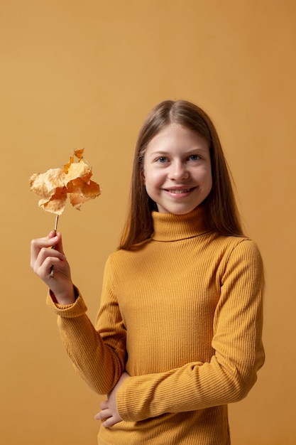 Persona autunnale con vestiti comodi