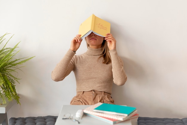 Persona che dorme che fa un pisolino