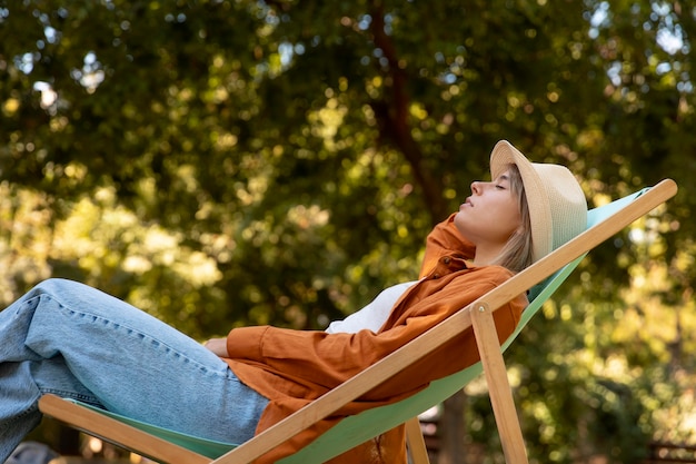 Persona che dorme che fa un pisolino