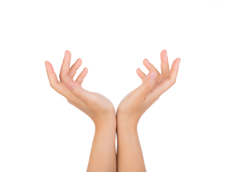 Foto gratuito persona che gioca con le mani