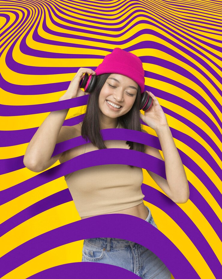Foto gratuito persona che gode del collage di viaggio psichedelico