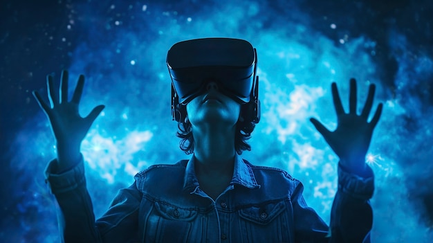 Persona che indossa occhiali VR ad alta tecnologia mentre è circondata da colori neon blu brillante.