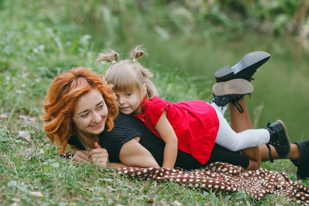 personcina capretto del bambino la mamma