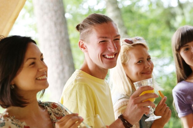 Persone al picnic