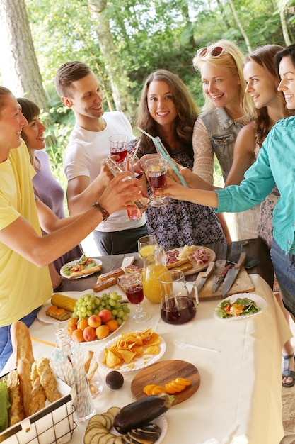 Persone al picnic