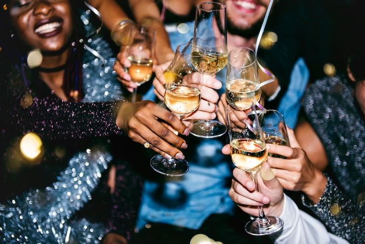Foto gratuito persone che festeggiano in una festa