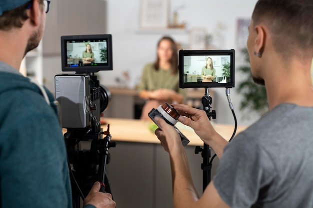 Persone che lavorano insieme per un nuovo film