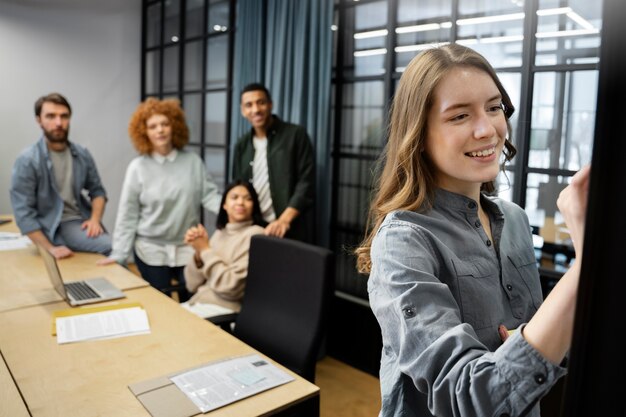 Persone che lavorano insieme