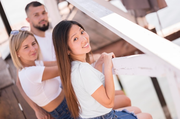 Persone che vanno in giro dopo la quarantena all'aperto