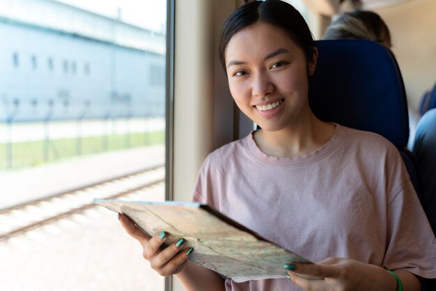 Persone che viaggiano senza preoccupazioni da covid