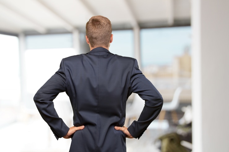 Foto gratuito persone di successo corpo persona biondo