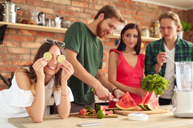 Persone in cucina