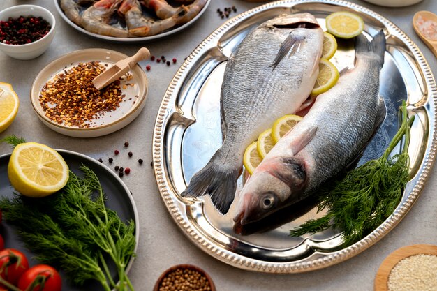 Pesce vista dall'alto pronto per essere cucinato