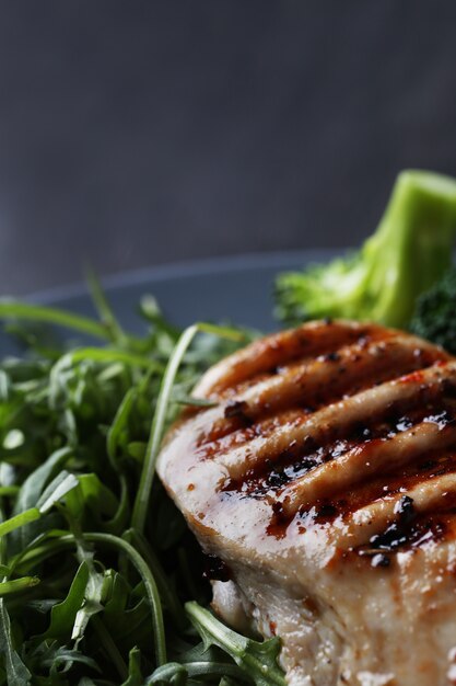 Petto di pollo alla griglia con broccoli