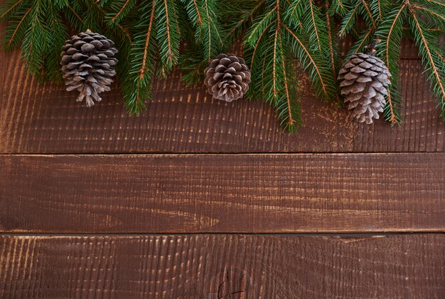 Pezzo di ghirlanda sulla tavola di legno