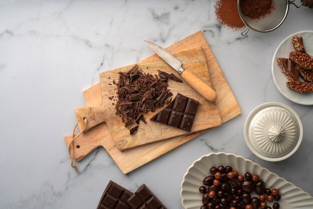 Piatti deliziosi di disposizione del cioccolato