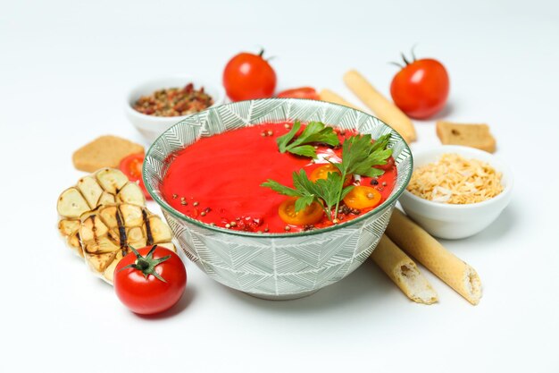 Piatto a base di pomodori gustosa zuppa di pomodoro