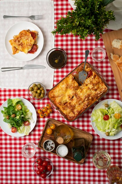 Piatto con deliziose lasagne italiane