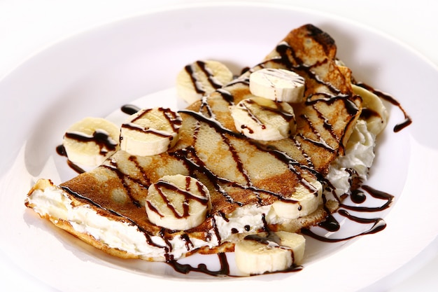 Piatto da dessert con pancake e banana