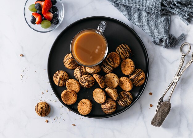 Piatto delizioso assortimento di pasti per la colazione