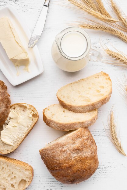 Piatto di laici delizioso concetto di pane