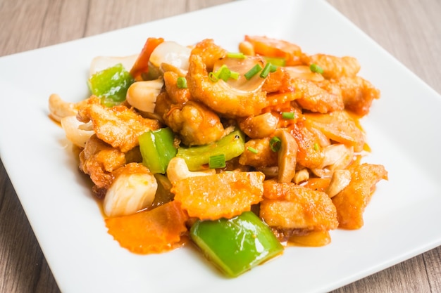 Piatto di pollo con verdure